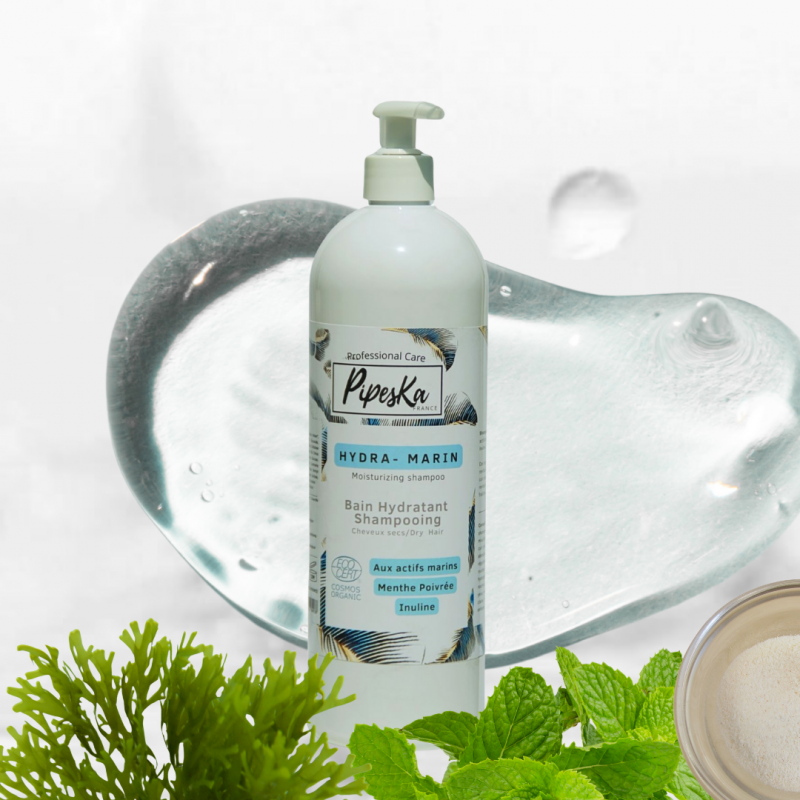 💧 Nettoyage doux qui hydrate et apporte volume sans alourdir. Anti-frizz, cuir chevelu apaisé, parfum frais. 97 % ingrédients naturels, 26 % bio | COSMOS Organic. Usage : Sur cheveux mouillés, masser, rincer. 2‑3 fois/semaine.